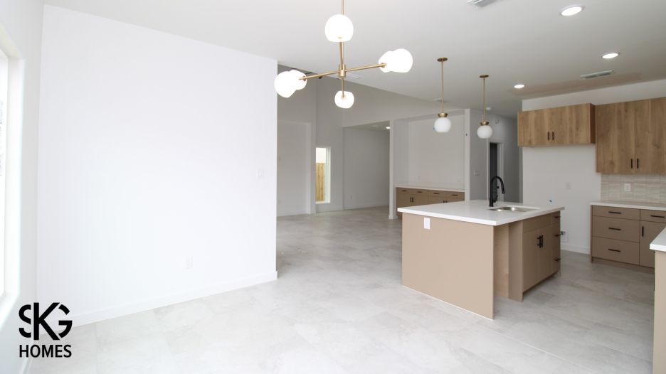 1015 Yellow Birch Dr gallery image