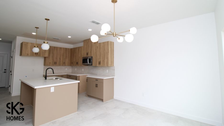 1015 Yellow Birch Dr gallery image