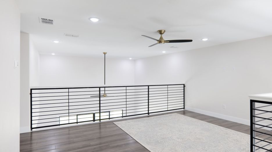 3926 Sun Valley Dr gallery image